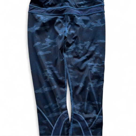 Lululemon Run Inspire Crop II Leggings Size 8 Blue Camo Luxtreme Capri - Picture 2 of 6